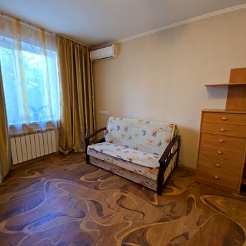 Володимира Антоновича вул. (Свердлова), 10б