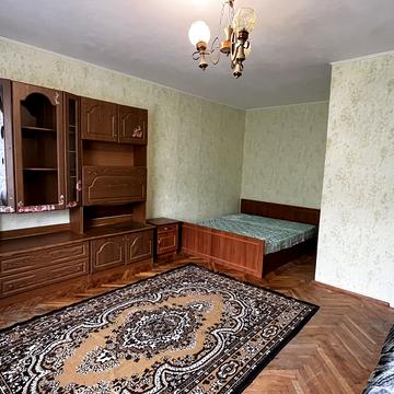 Незалежності бульв. (50 років Жовтня), 3