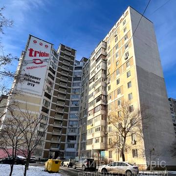 Анни Ахматової вул., 6