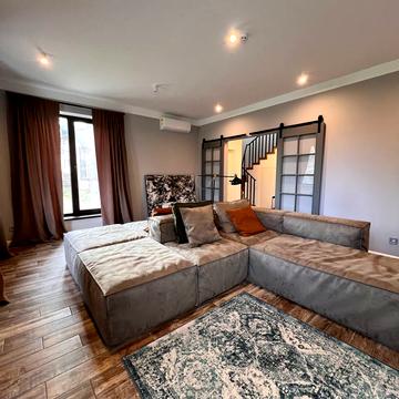 набережна, 7