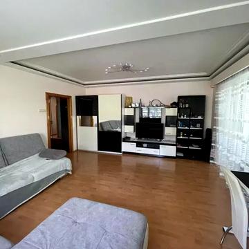 Адміральський просп. (Патріса Лумумби), 1а