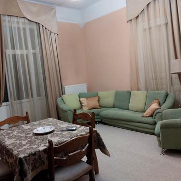 Пекарська вул., 2