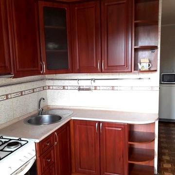 Анни Ахматової вул., 11