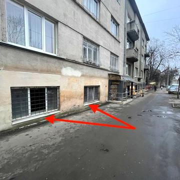 Ярослава Пастернака вул., 2