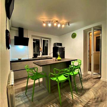 Лялі Ратушної вул., 28