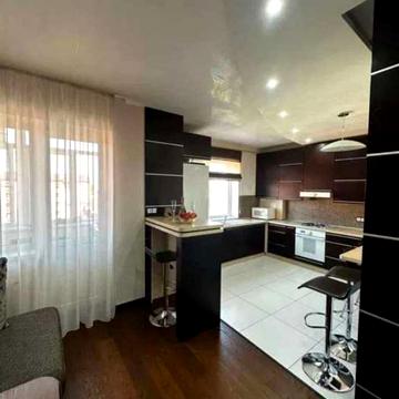 Академіка Амосова вул., 6