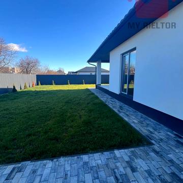 Центральна, 8