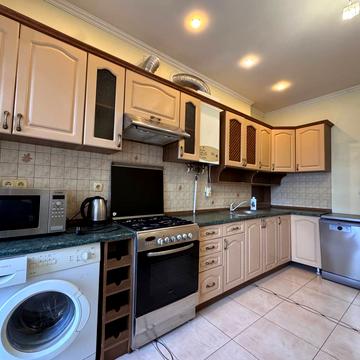 Короля Данила вул., 7а