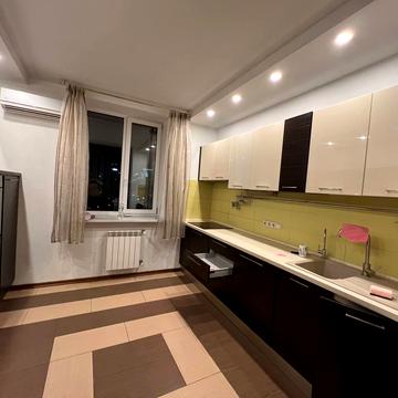 Саперно-Слобідська вул., 22