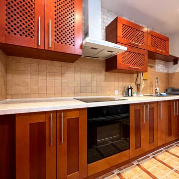 Миколи Лаврухіна вул., 16