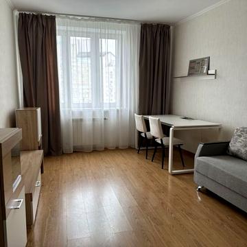 Дніпровська набережна вул., 23