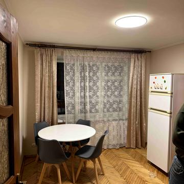 Євгена Плужника вул., 3