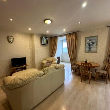 Зоопаркова вул., 2