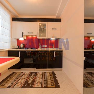 Миколи Василенка вул., 12