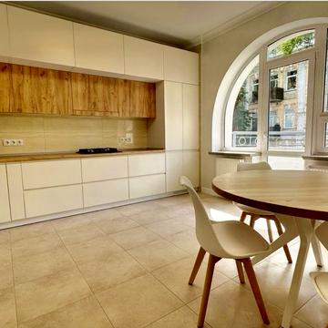 Олександра Кониського вул., 76-78