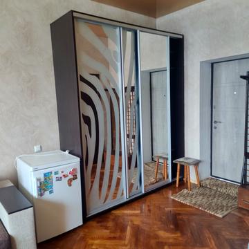 Добровольців вул., 5