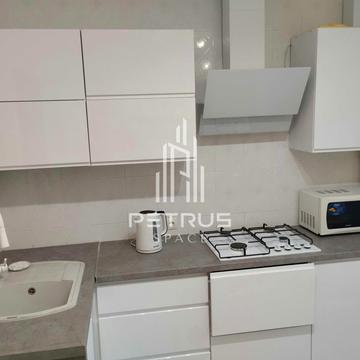 Анни Ахматової вул., 7/15