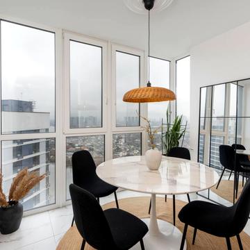 Зарічна вул., 2