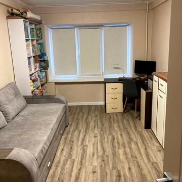 Академіка Доброхотова вул., 10