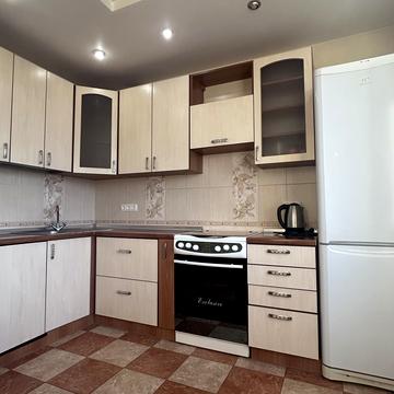 Валерія Лобановського вул., 13