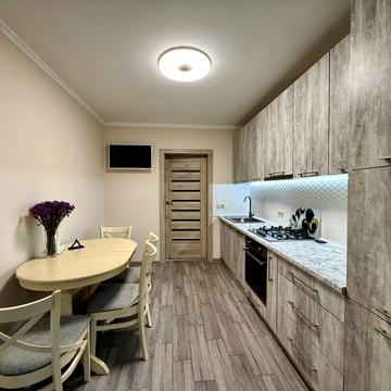 Героїв Миколаєва вул., (Будинок 4)