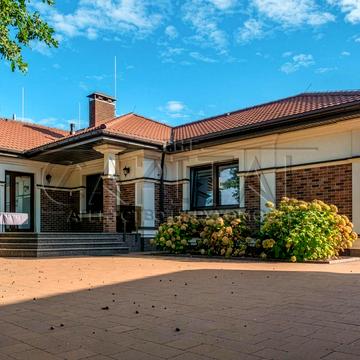 Квітнева вул.