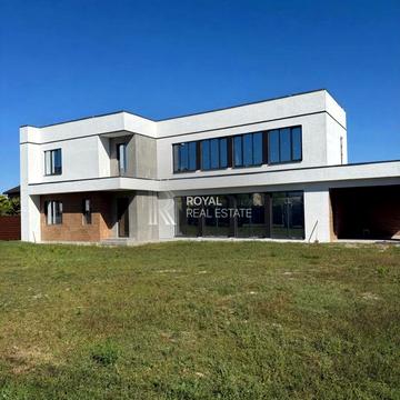 Центральна вул.