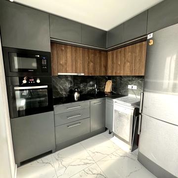 Феодосійська вул., 8