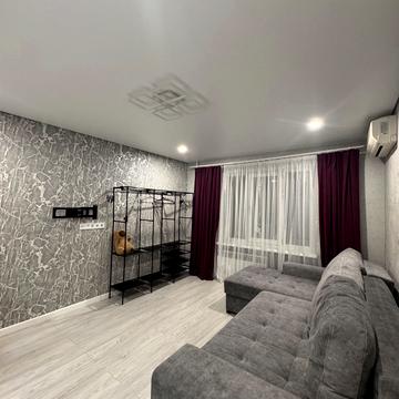 Феодосійська вул., 8