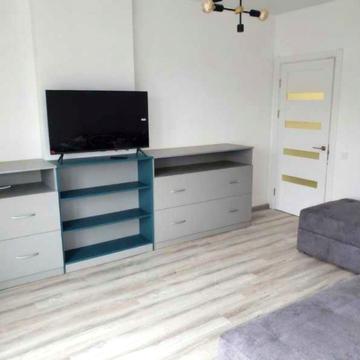 Пасічна вул., (Будинок 1)