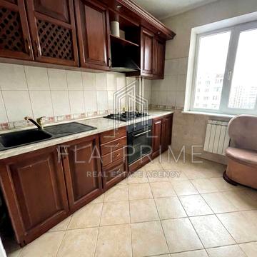 Бережанська вул., 12