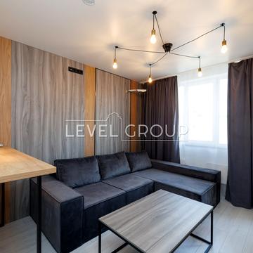 Юнацька вул., (Будинок Smart 8)