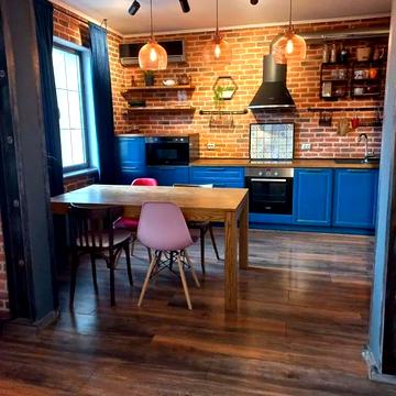 Анни Ахматової вул., 43