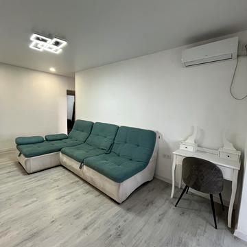 Олександра Поля просп. (Кірова), 72