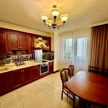 Олександра Мишуги вул., 12