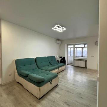 Олександра Поля просп. (Кірова), 72