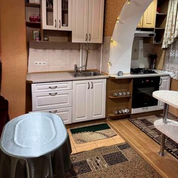 Паркова вул., 8