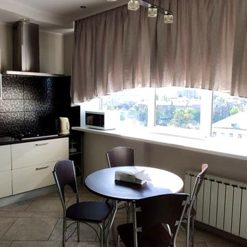 Михайла Грушевського вул., 34-А