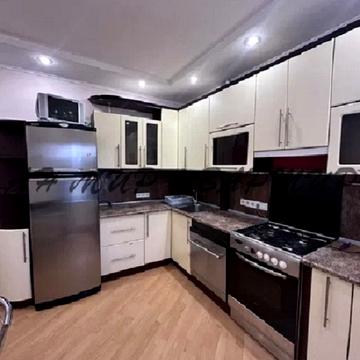 Небесної Сотні вул. (Леніна), 86