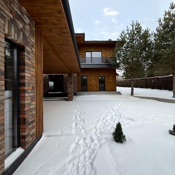 Центральна вул.