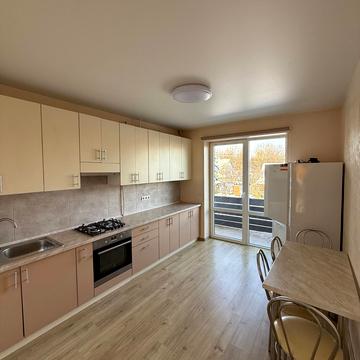 Юрія Гагаріна вул., 10