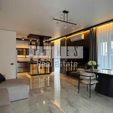 Виноградна вул., 8