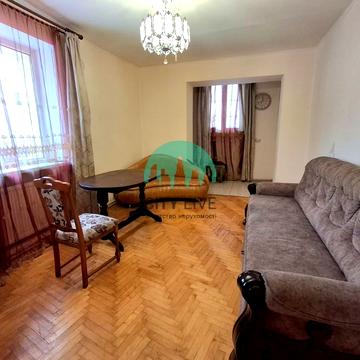 Данила Галицького вул., 52