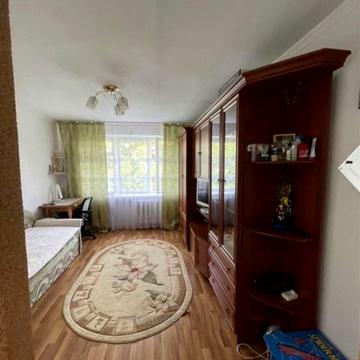 Євгена Плужника вул., 2