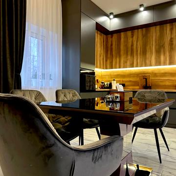 Весняна вул.