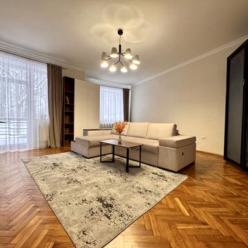 Героїв Майдану вул. (Гвардійська), 30а