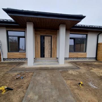 Євгена Патона вул., 45