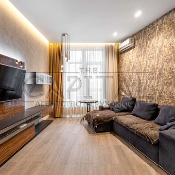 Академіка Філатова вул., 2/1