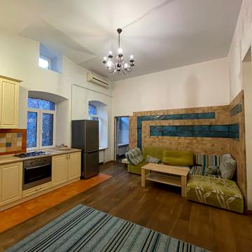 Ланжеронівська вул., 1