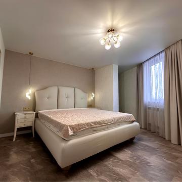 Анни Ахматової вул., 46